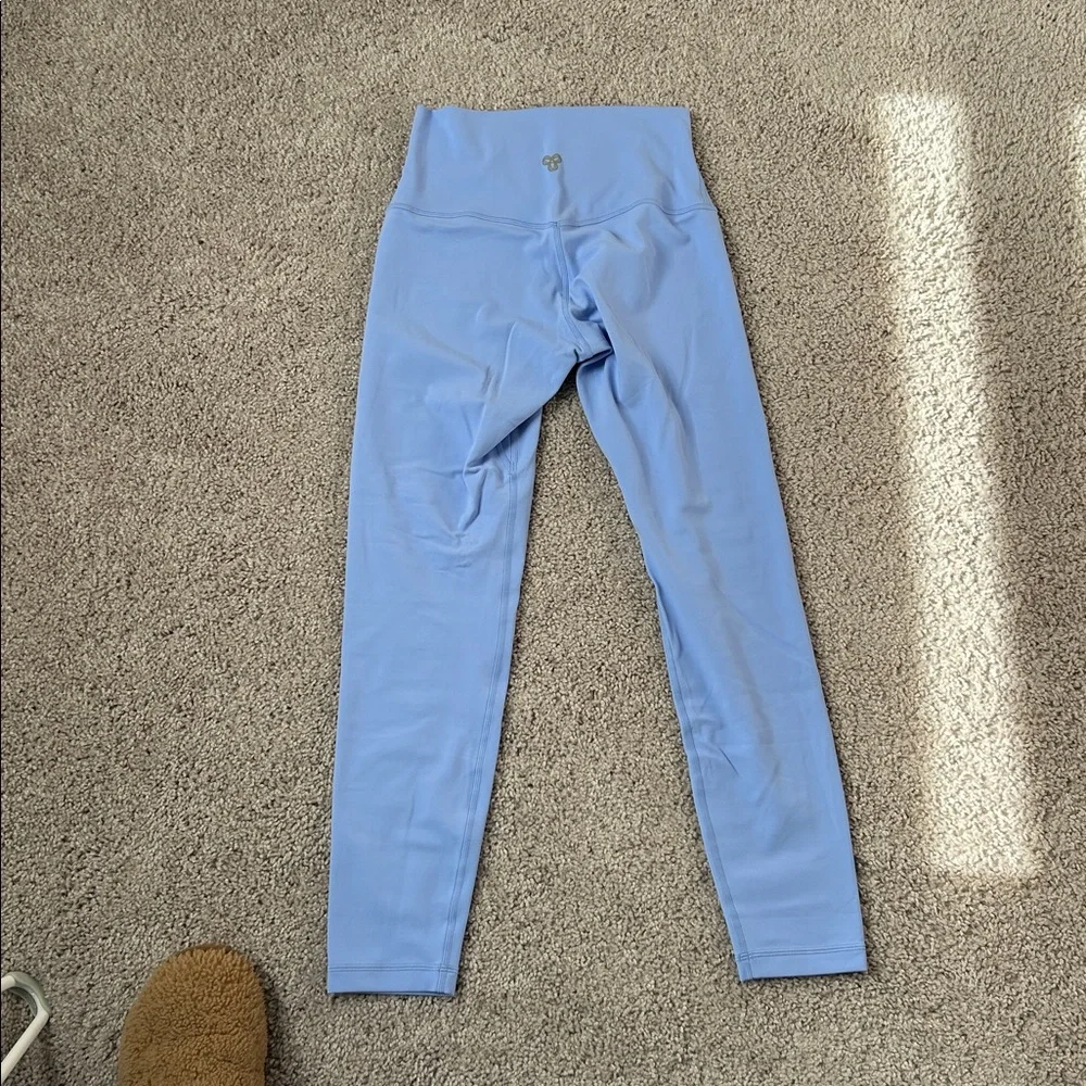 ARITZIA | Butter Cheeky Leggings in DayFlower - Picture 3 of 3